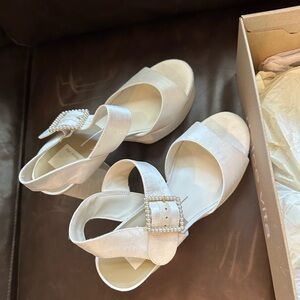 Dolce Vita Bobby Pearls Heel in White 7.5